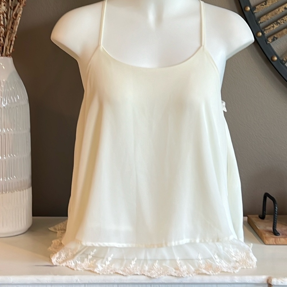 UMGEE Cream Lace Layered Swing Top NWT Size Small